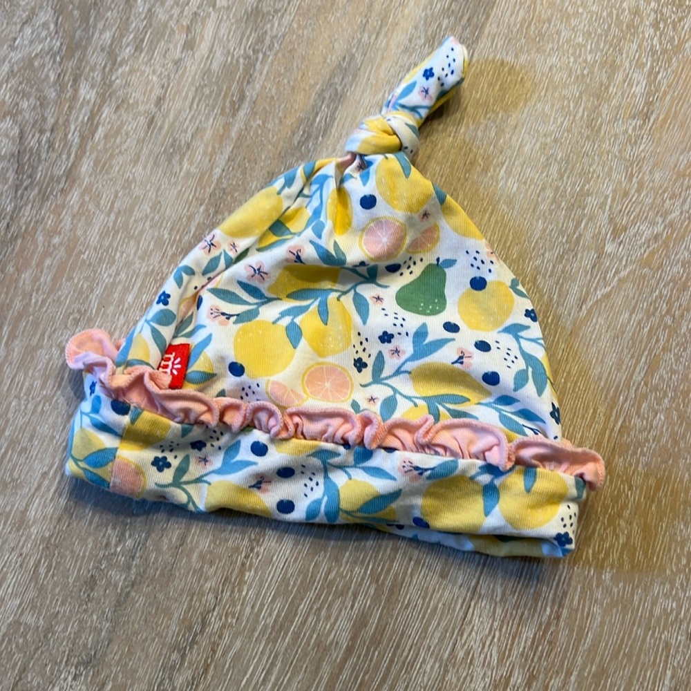 Magnetic me baby hat NWOT up to 12 lbs/3 months